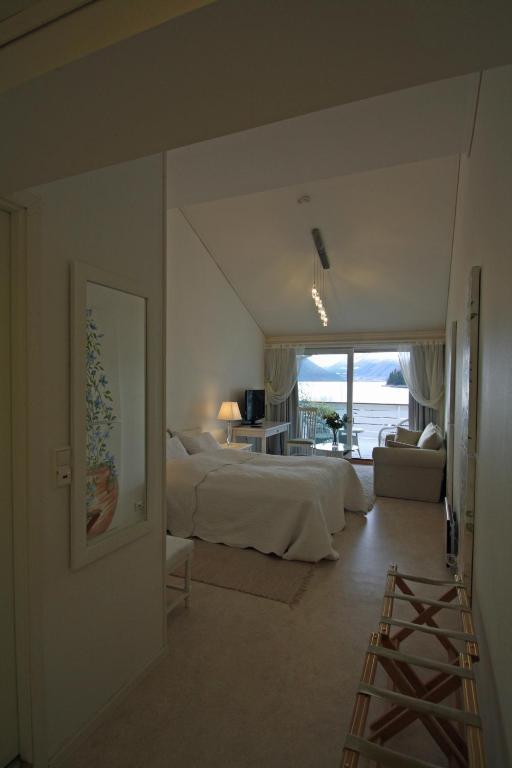 Sunde Fjord Hotel, Free And Easy Parking Solavagen الغرفة الصورة