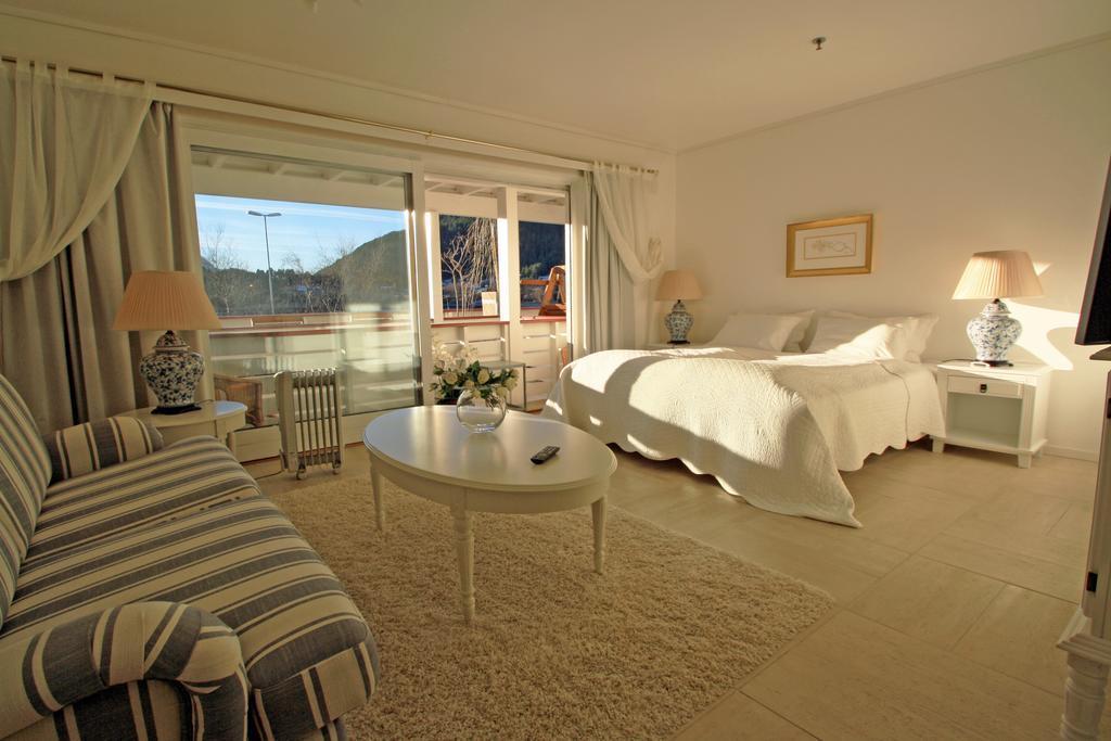 Sunde Fjord Hotel, Free And Easy Parking Solavagen المظهر الخارجي الصورة